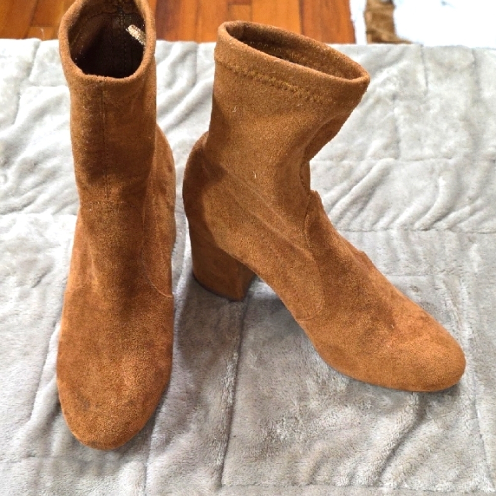 Forever 21 Women's Faux Suede‎ Ankle Booties Caramel Stylish Pull-on Sz 6 GUC
